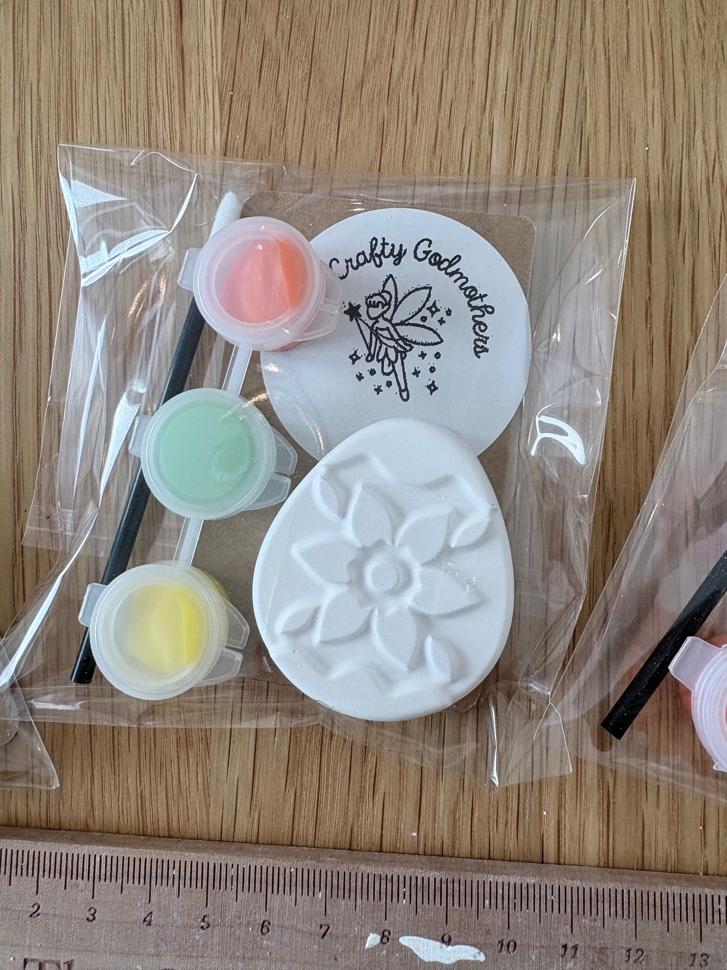 Mini Easter paint your own craft kit (1 supplied)