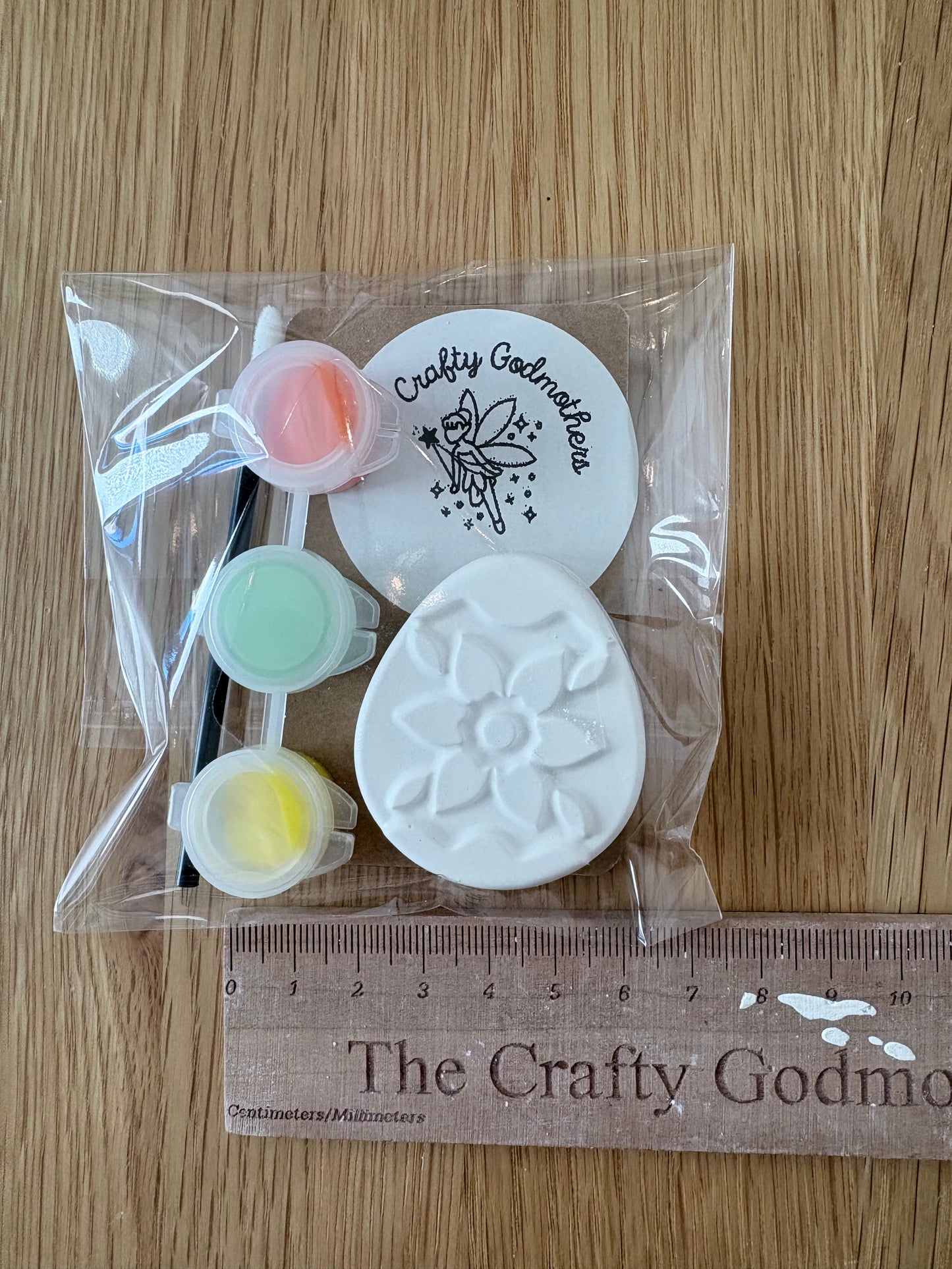 Mini Easter paint your own craft kit (1 supplied)